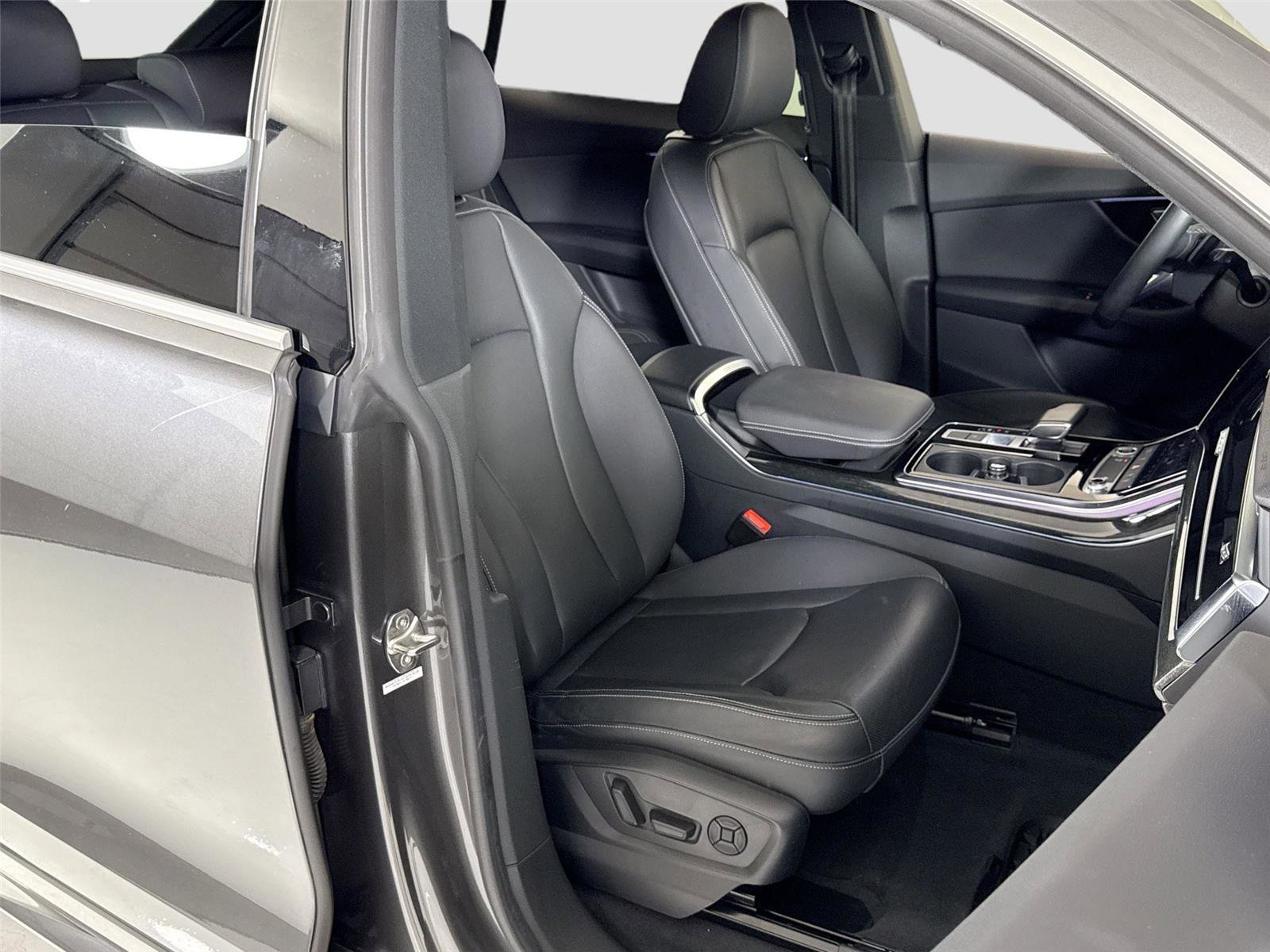 Used 2021 Audi Q8 Premium Plus image 29