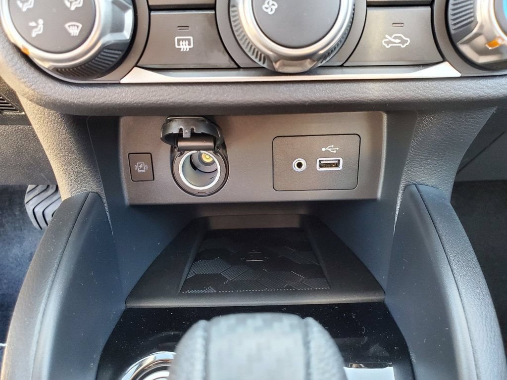 New 2025 Nissan Versa SV w/ Trunk Package FWD image 27