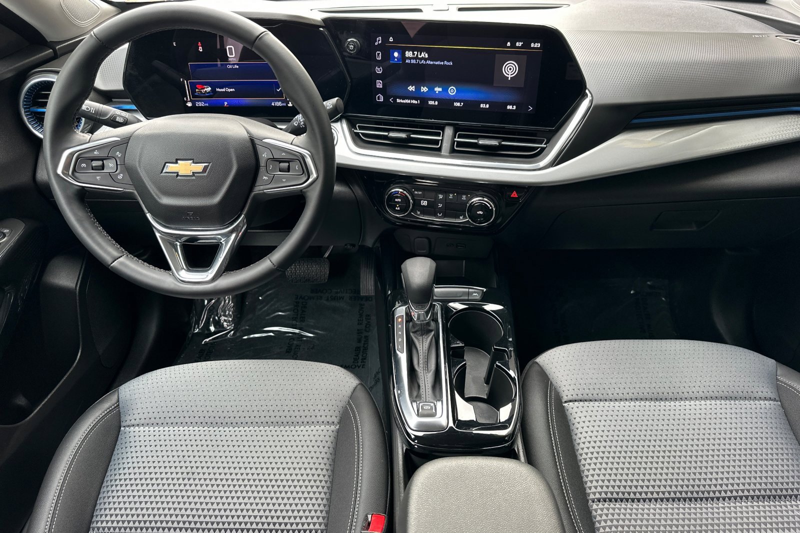 Used 2025 Chevrolet Trax LT w/ Driver Confidence Package image 16