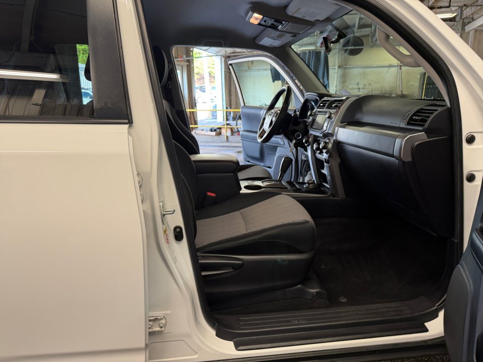 Certified 2016 Toyota 4Runner SR5 AWD/4WD image 32