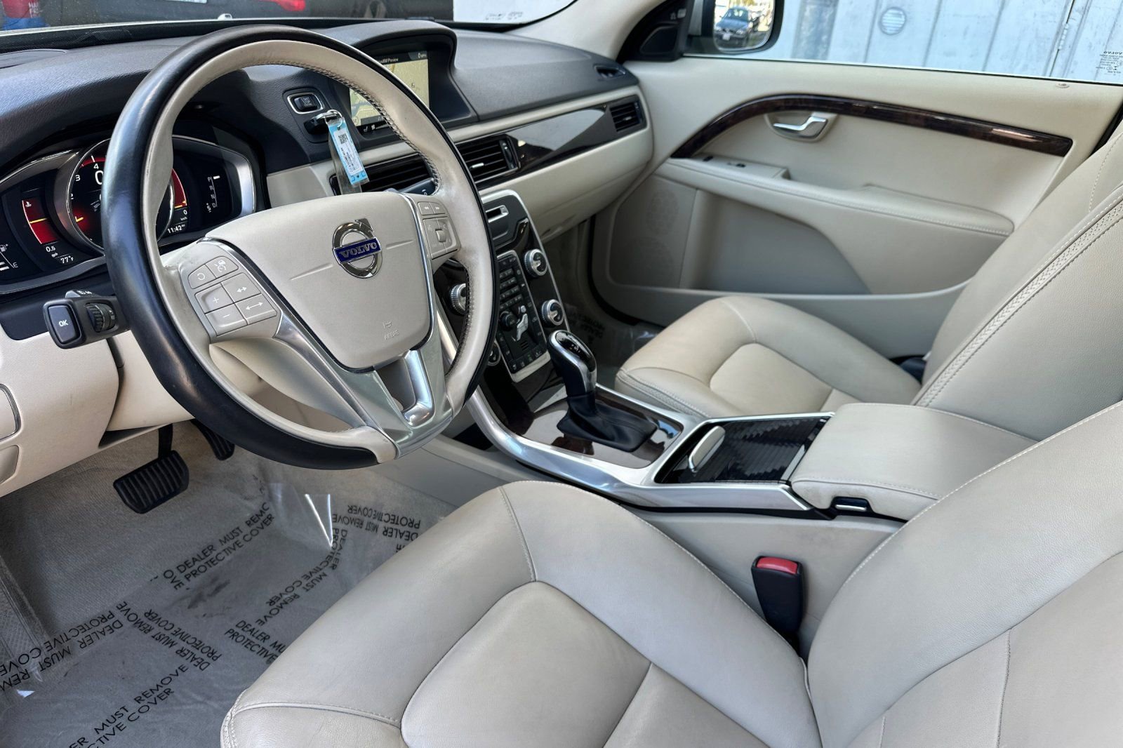 Used 2016 Volvo XC70 T5 Platinum w/ Protection Package image 13