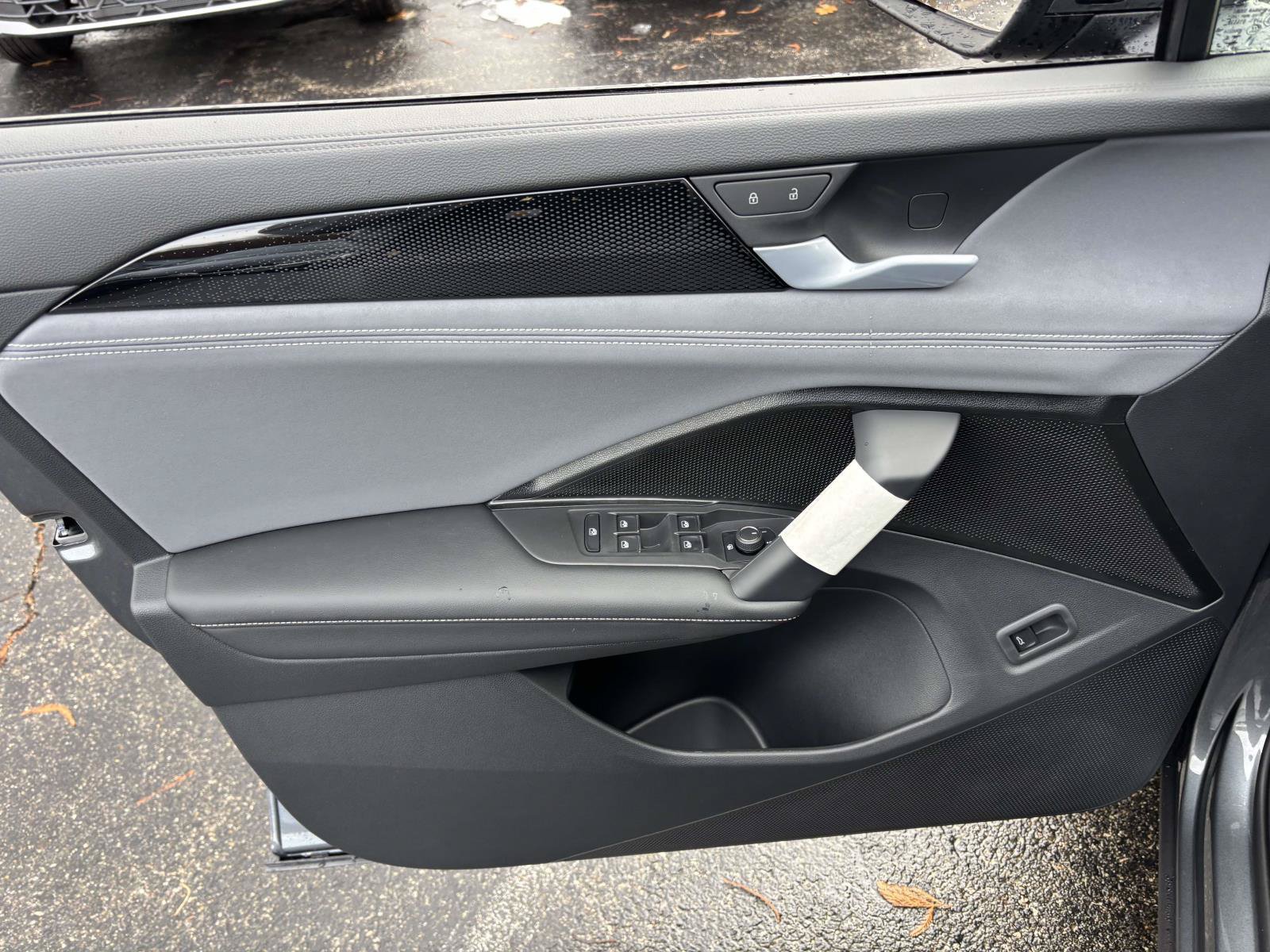 New 2026 Volkswagen Tiguan SE AWD/4WD image 11