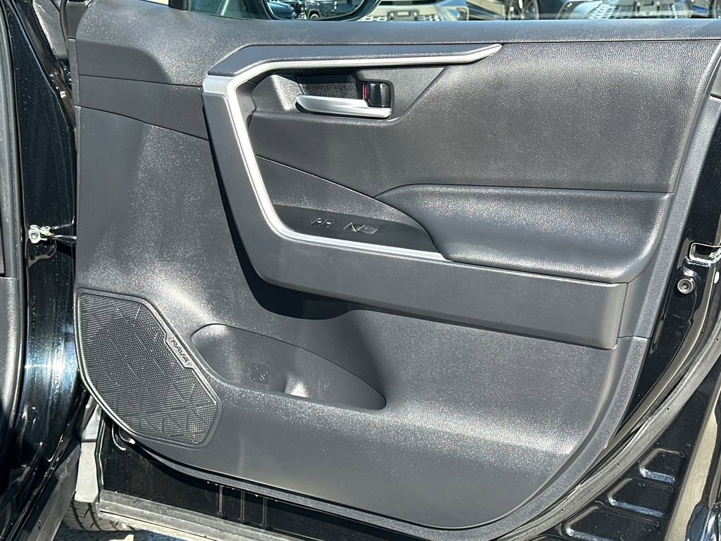 Used 2025 Toyota RAV4 XLE image 11