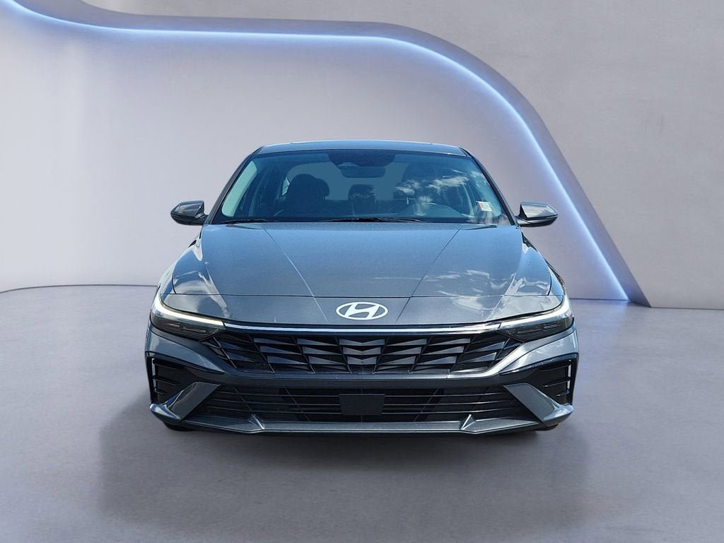 Used 2025 Hyundai Elantra Limited FWD image 8