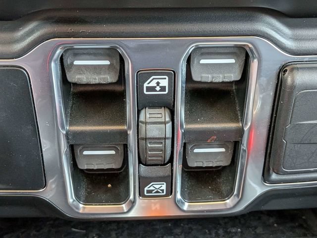 Used 2022 Jeep Wrangler Unlimited Sahara w/ Cold Weather Group AWD/4WD image 24