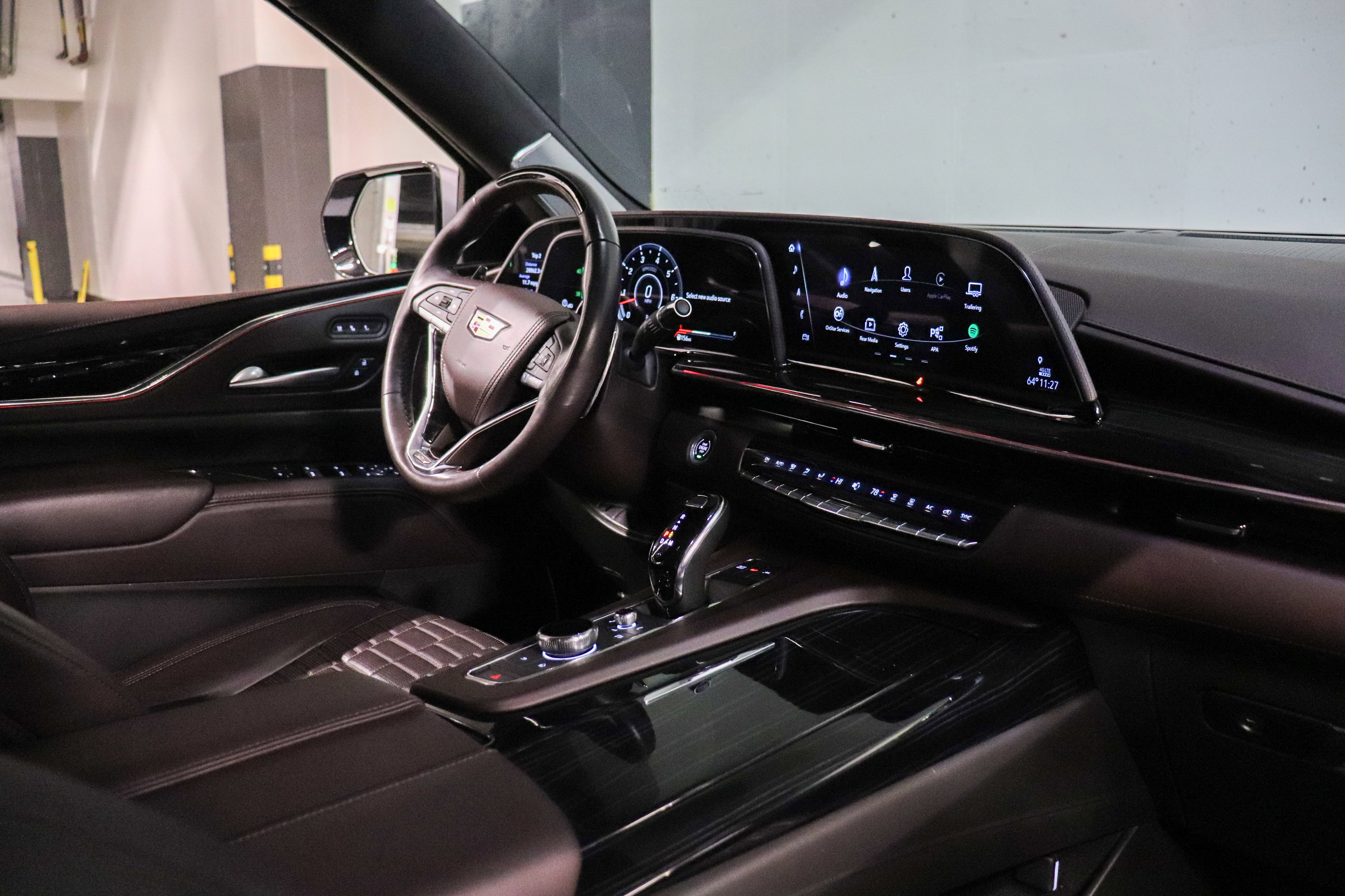 Used 2024 Cadillac Escalade ESV V w/ LPO, ONYX Package image 32