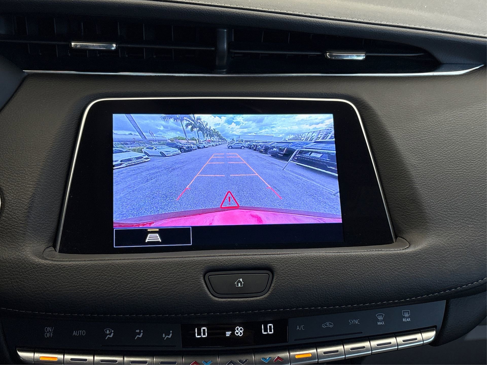 Certified 2023 Cadillac XT4 Luxury w/ Driver Awareness Package image 27