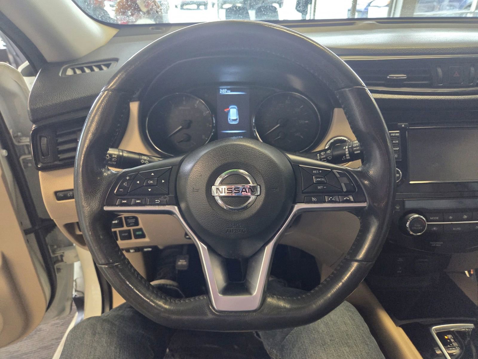 Used 2017 Nissan Rogue SV w/ SV Premium Package image 21