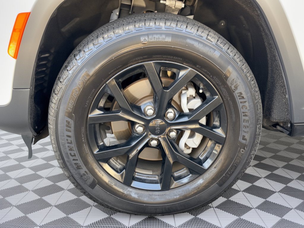 Used 2024 Jeep Grand Cherokee Altitude AWD/4WD image 13