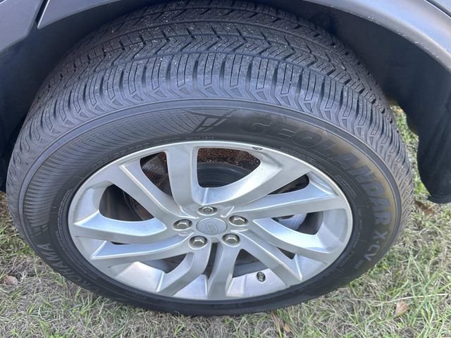 Used 2018 Land Rover Discovery SE image 10