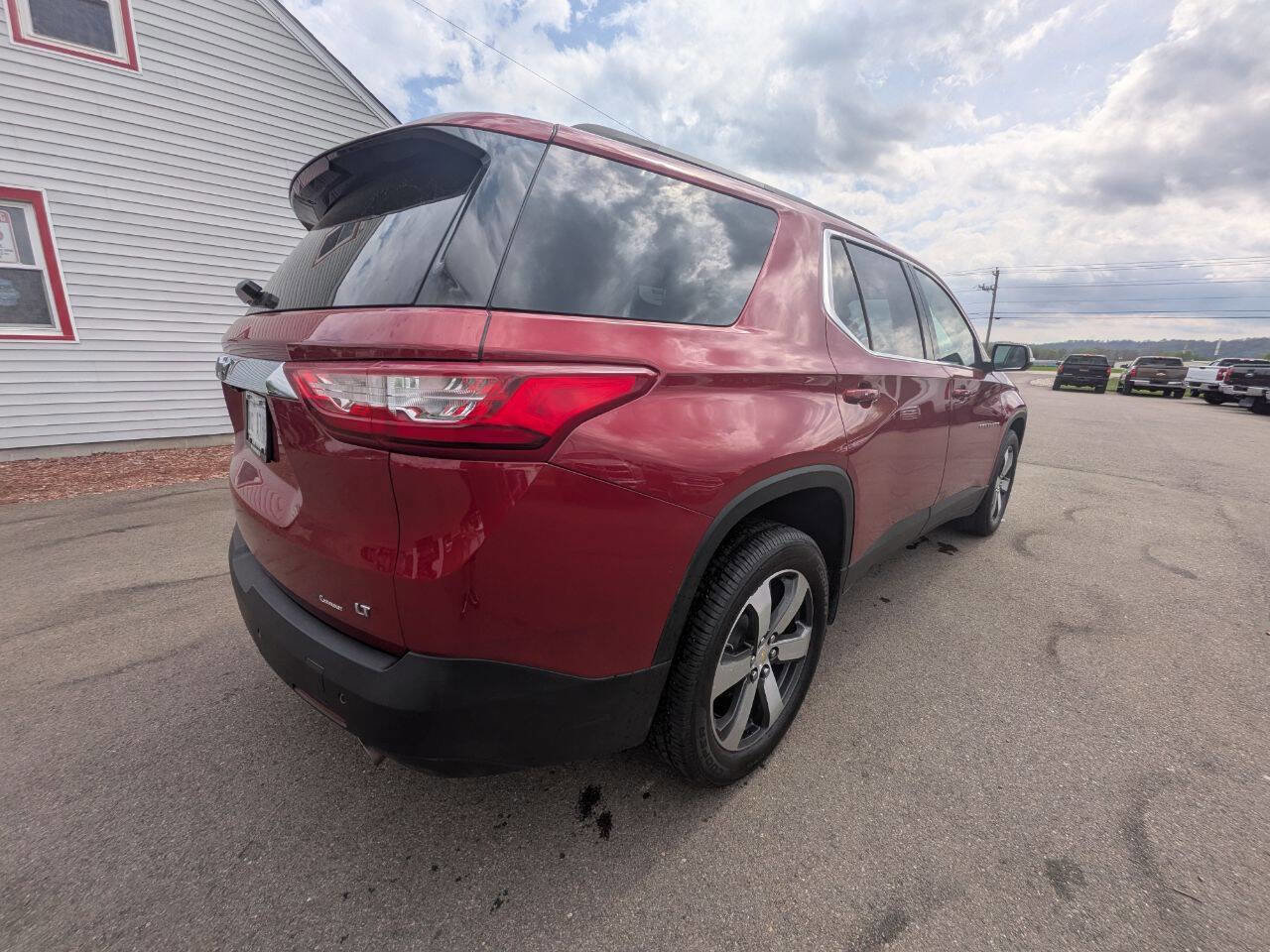Used 2021 Chevrolet Traverse LT w/ LT Premium Package image 7