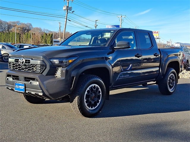 Used 2024 Toyota Tacoma TRD Off-Road image 3