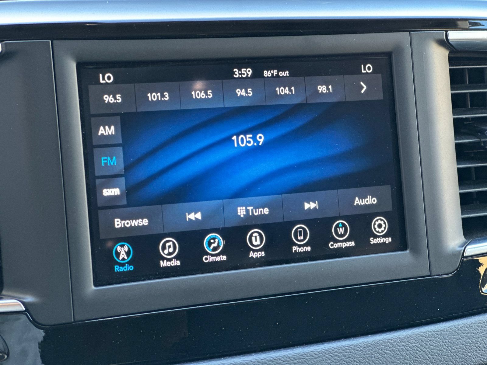 Used 2019 Chrysler Pacifica Touring Plus w/ Tire & Wheel Group FWD image 19