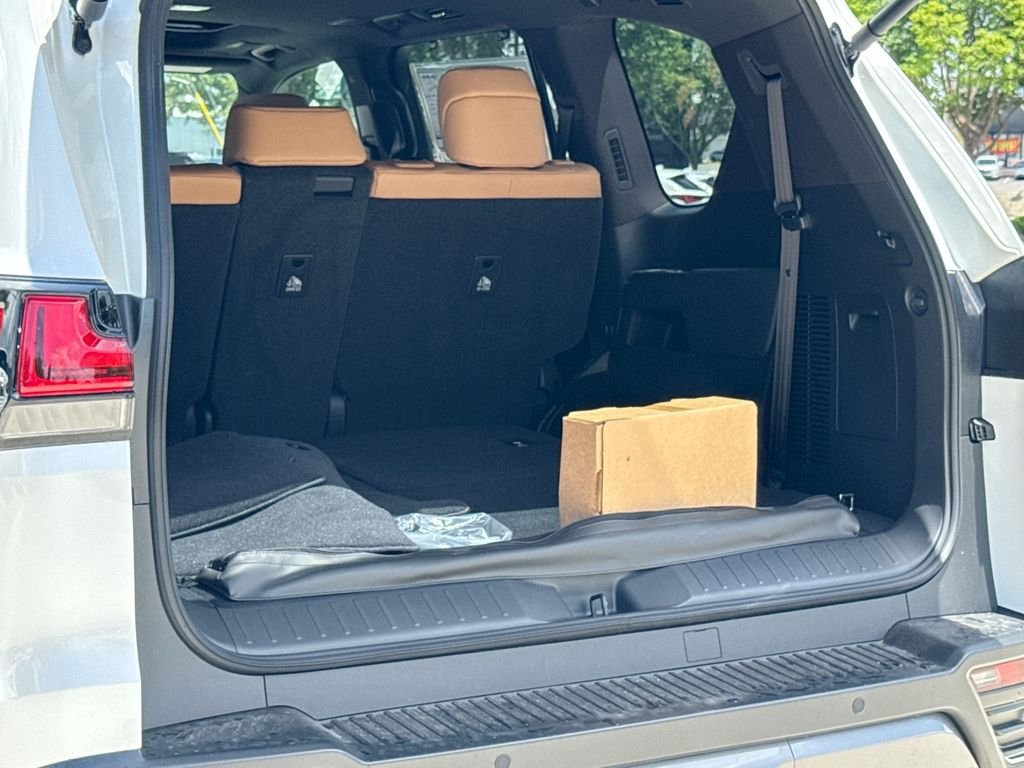New 2026 Lexus LX 600 4WD w/ Luxury Package image 33
