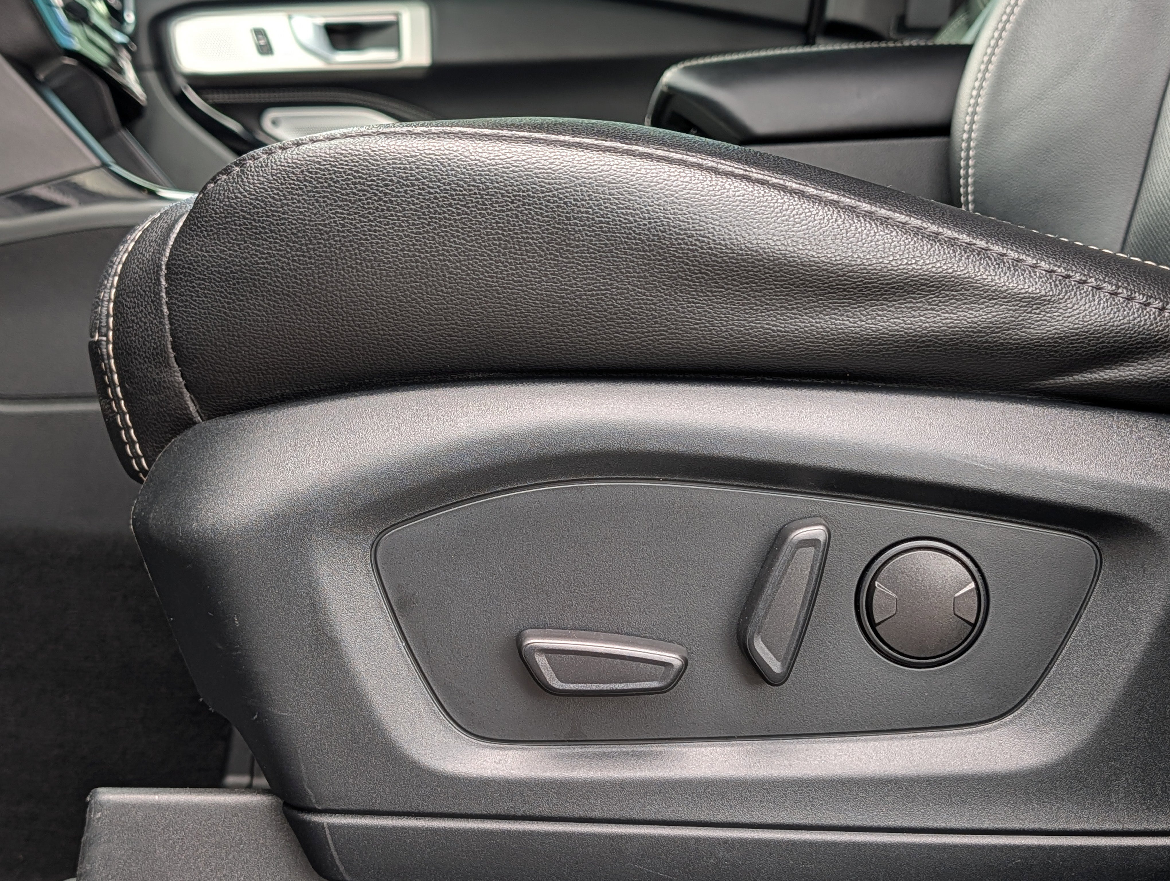 Certified 2022 Ford Explorer ST w/ Equipment Group 401A AWD/4WD image 24