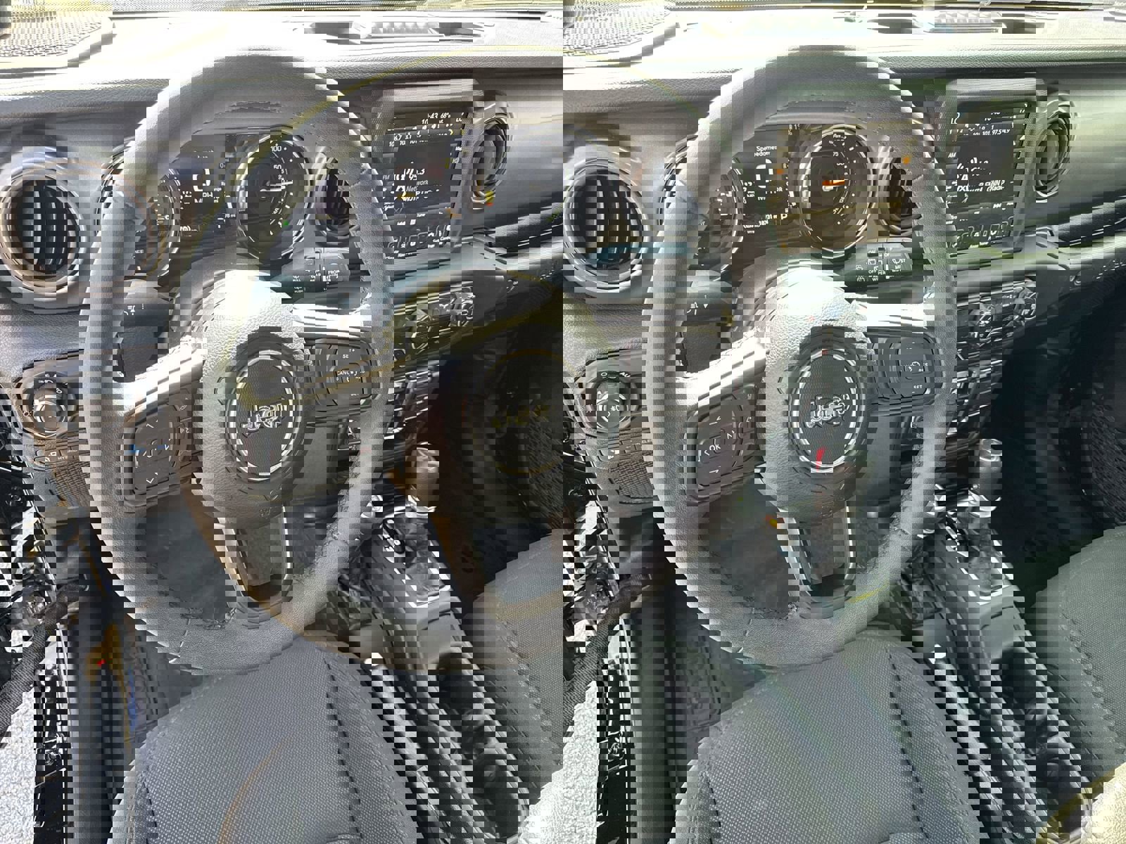 Used 2023 Jeep Wrangler Unlimited w/ 8.4" Radio Group image 18