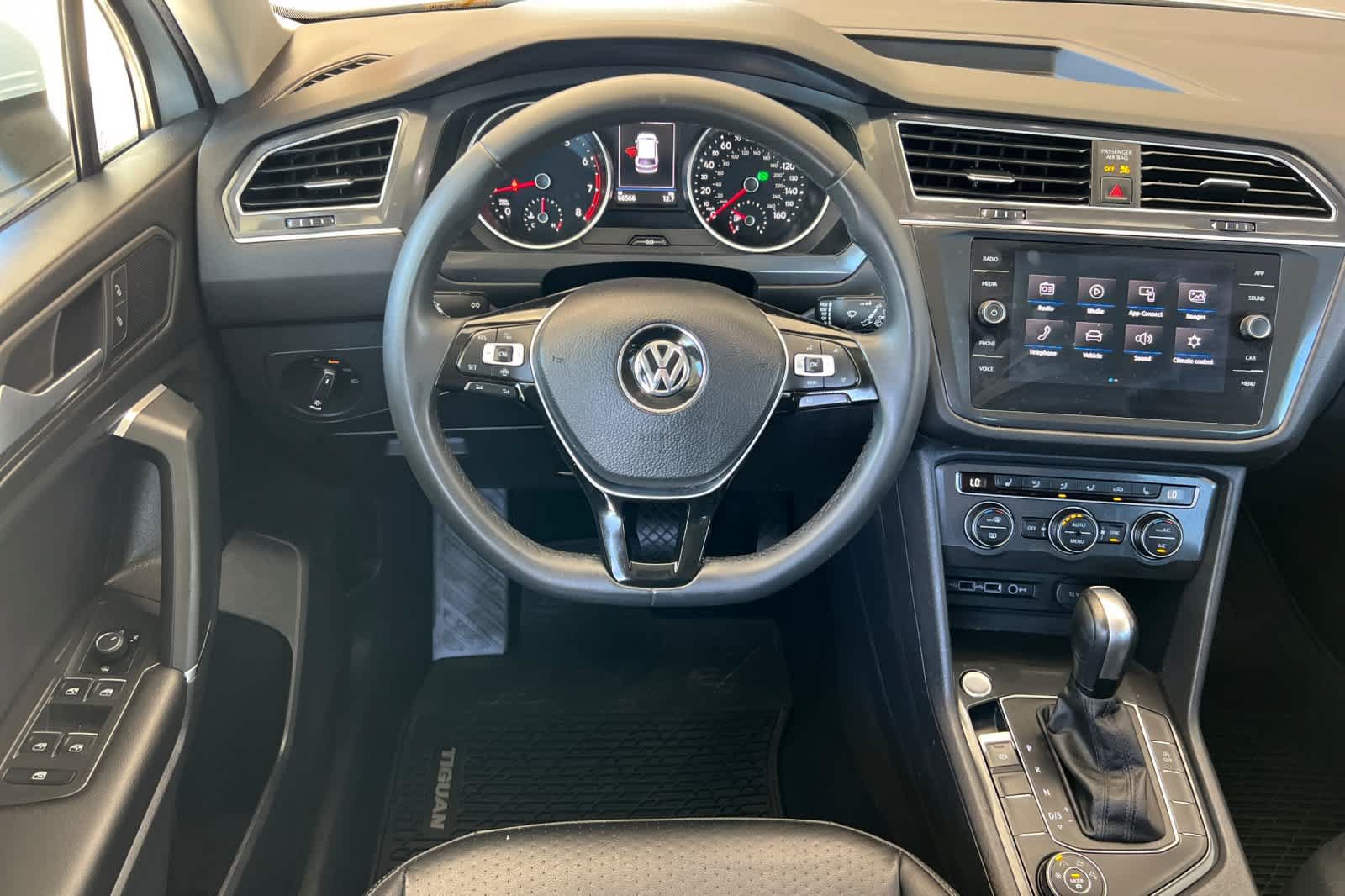 Used 2020 Volkswagen Tiguan SE AWD/4WD image 15