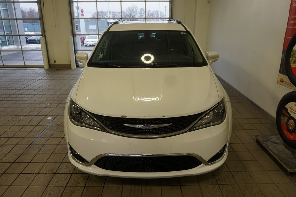 Used 2018 Chrysler Pacifica Touring-L w/ Tire & Wheel Group image 14