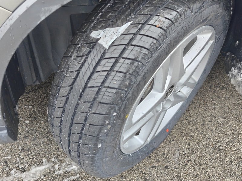 Used 2021 Toyota C-HR LE image 29