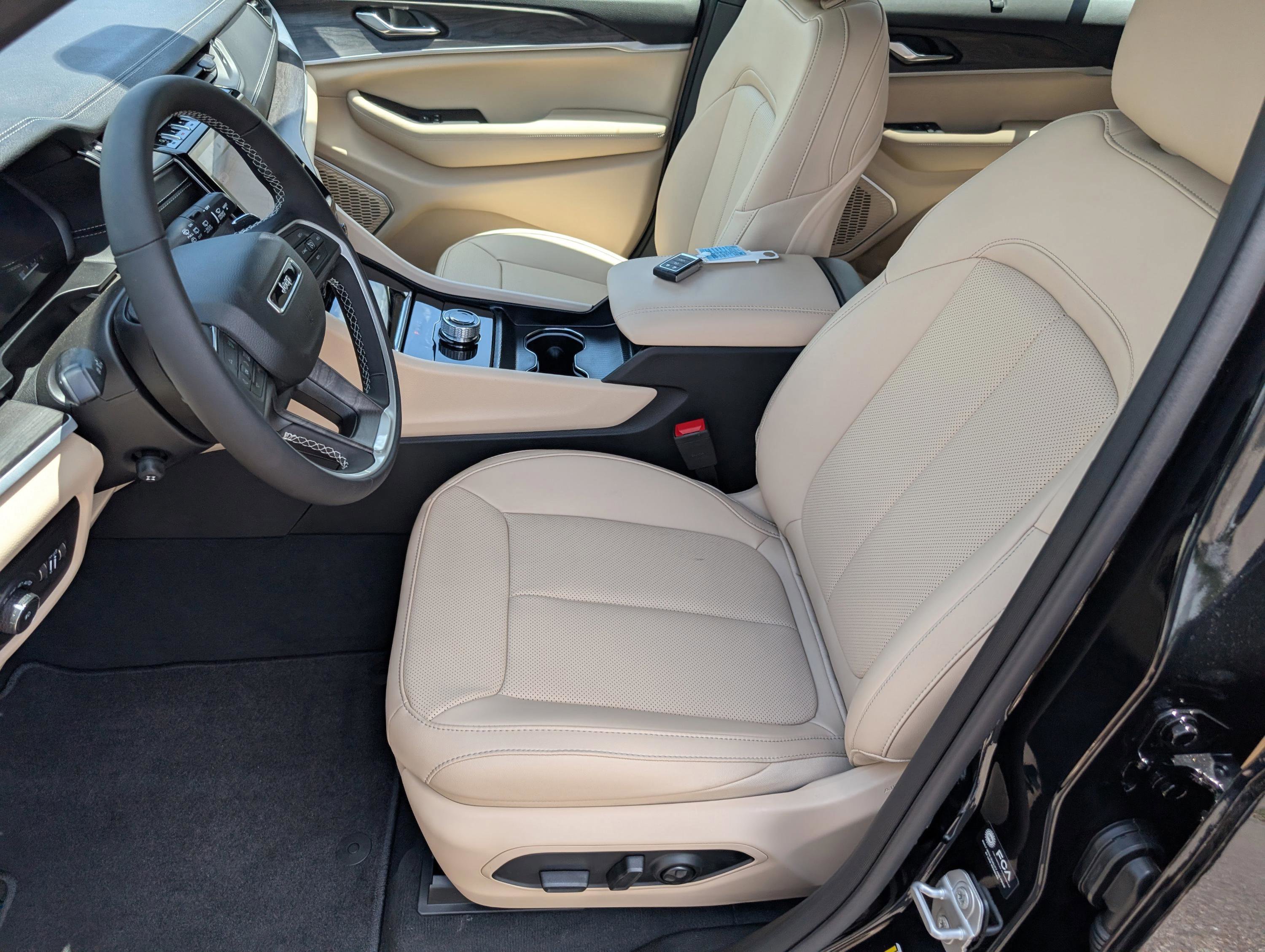 New 2025 Jeep Grand Cherokee Limited w/ Luxury Tech Group II image 17