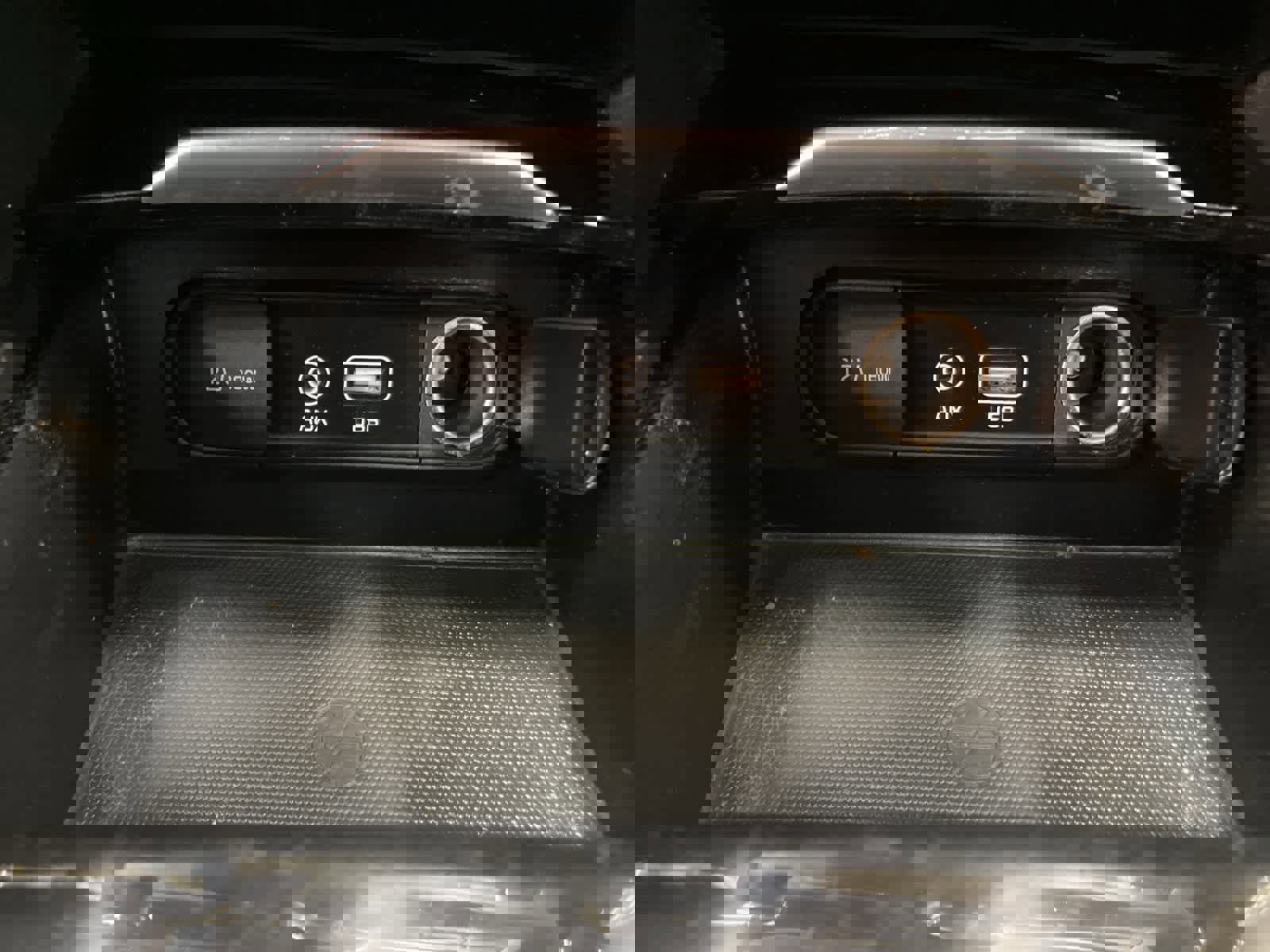 Used 2017 Kia Cadenza Premium w/ Luxury Package image 18