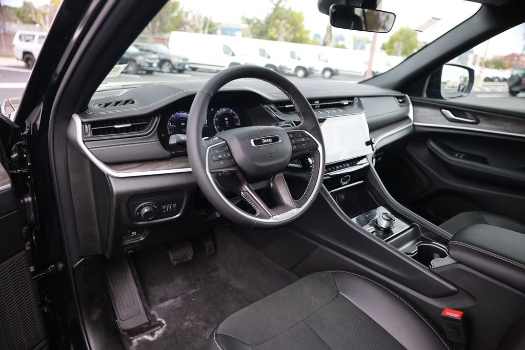 New 2026 Jeep Grand Cherokee Laredo image 10