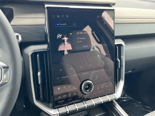 New 2025 GMC Acadia Elevation image 16