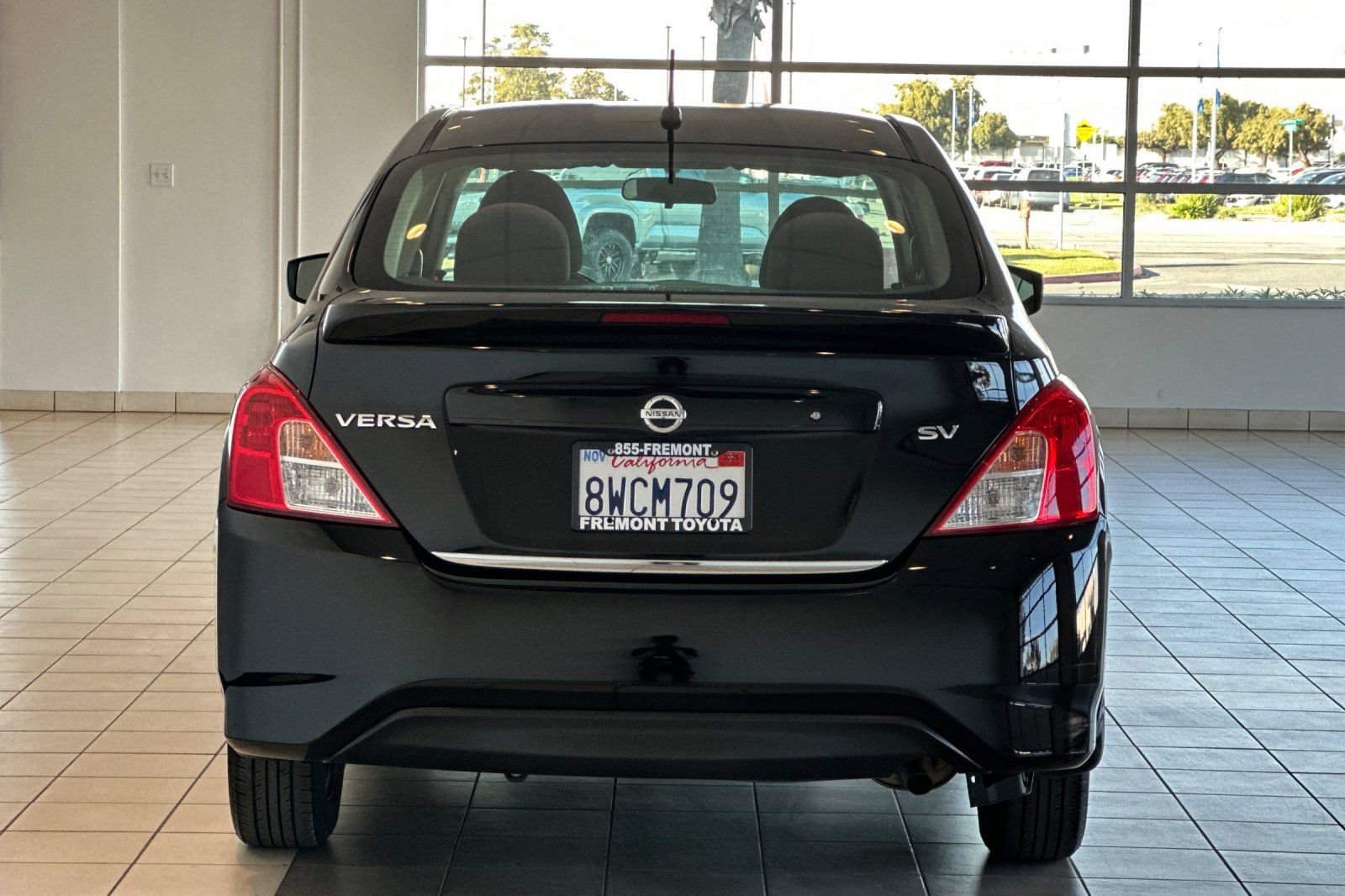 Used 2017 Nissan Versa SV image 5