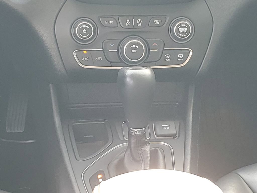 Used 2020 Jeep Cherokee Latitude Plus FWD image 15
