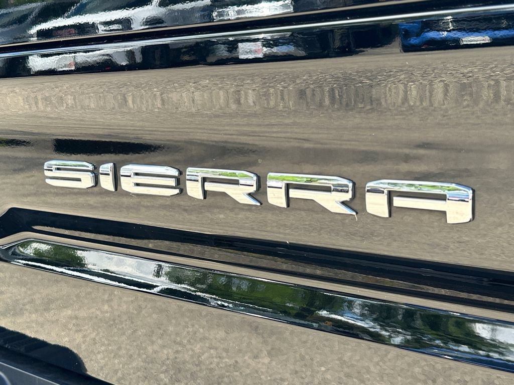 Used 2025 GMC Sierra 1500 AT4 w/ Technology Package AWD/4WD image 8