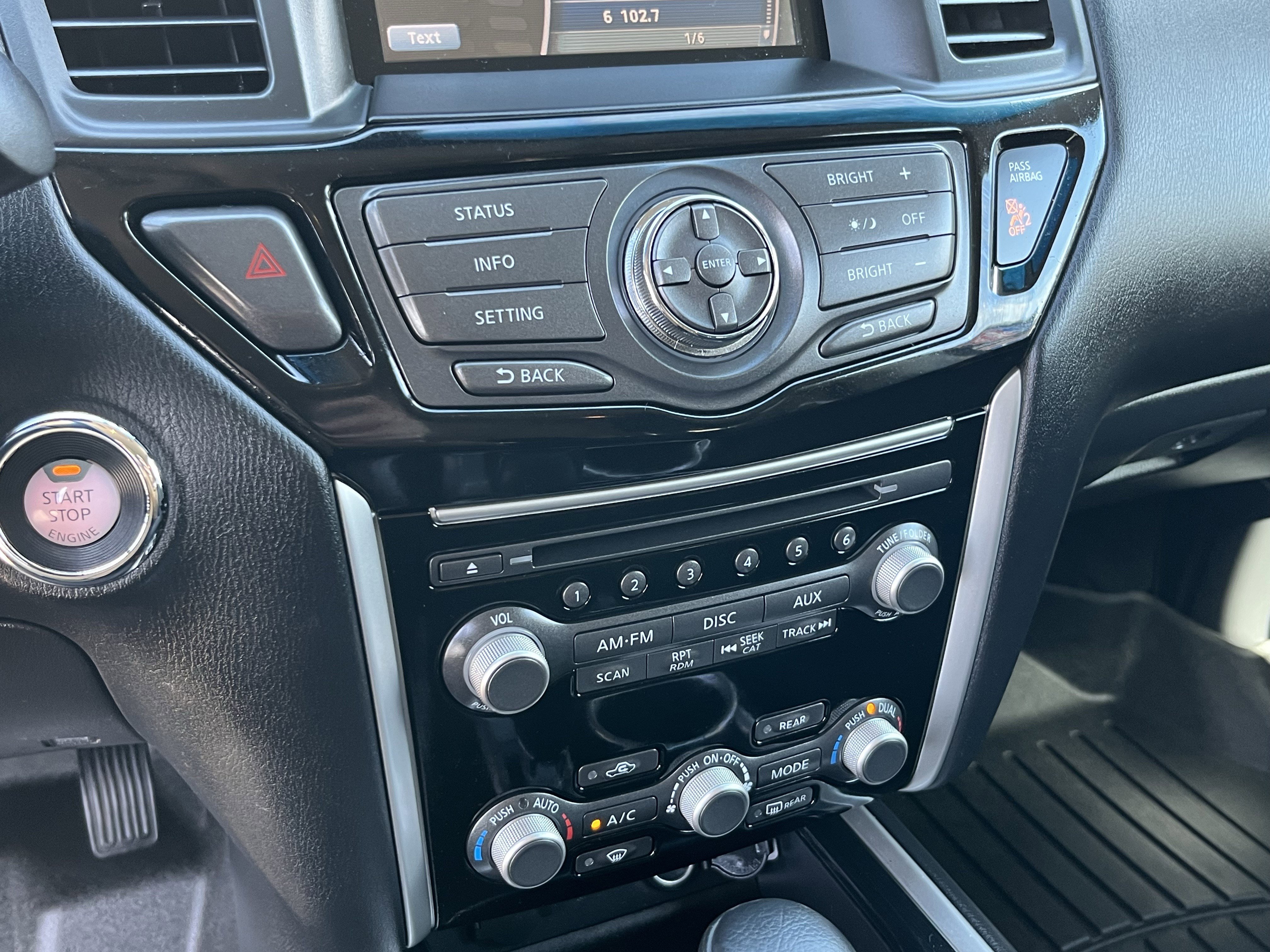 Used 2014 Nissan Pathfinder SV image 24