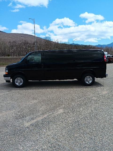 New 2026 Chevrolet Express 2500 Extended RWD image 4