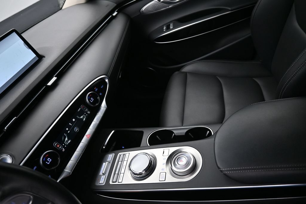 Used 2025 Genesis GV70 2.5T AWD/4WD image 18