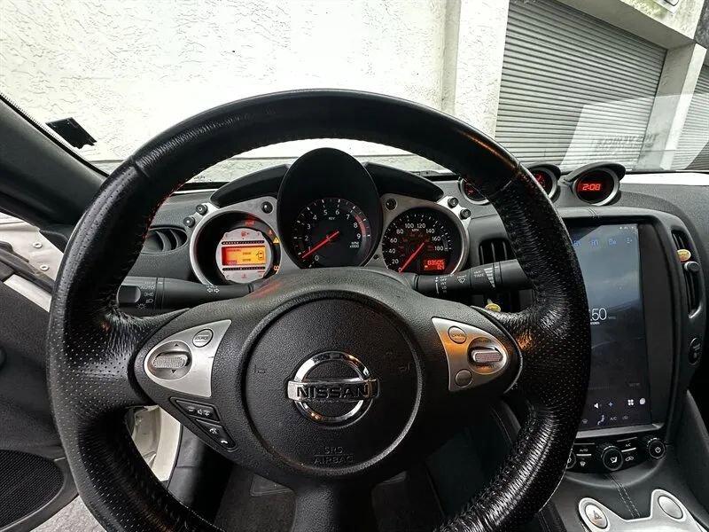 Used 2009 Nissan 370Z Touring RWD image 23