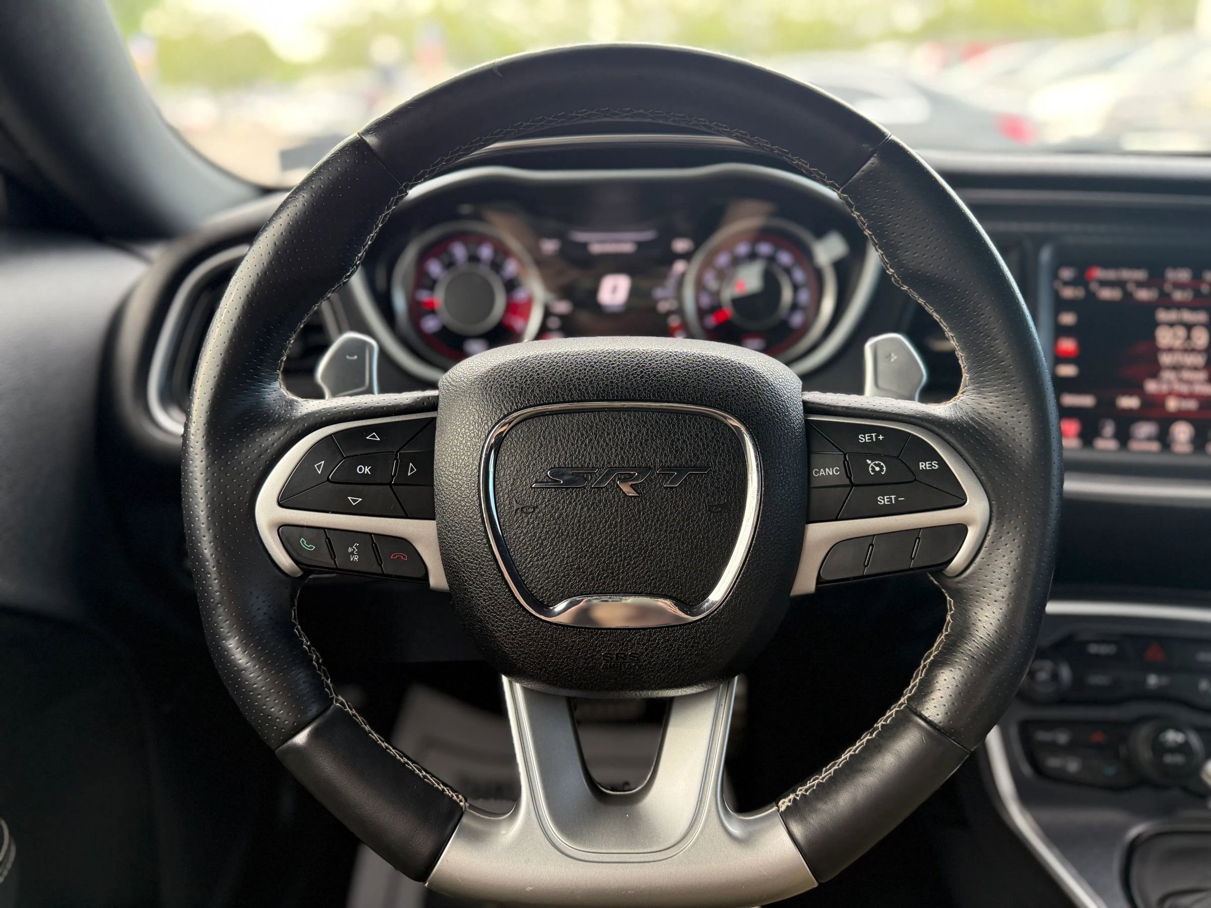 Used 2015 Dodge Challenger SRT image 22