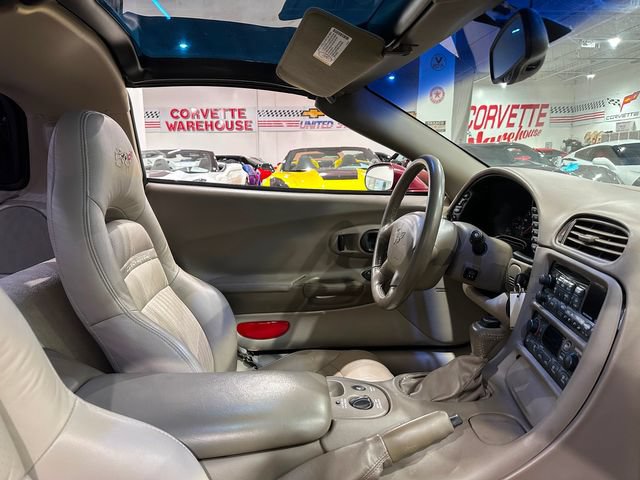 Used 2003 Chevrolet Corvette Coupe w/ Preferred Equipment Group RWD image 16