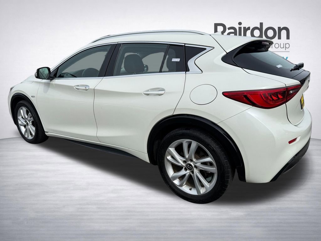 Used 2017 INFINITI QX30 Premium image 6