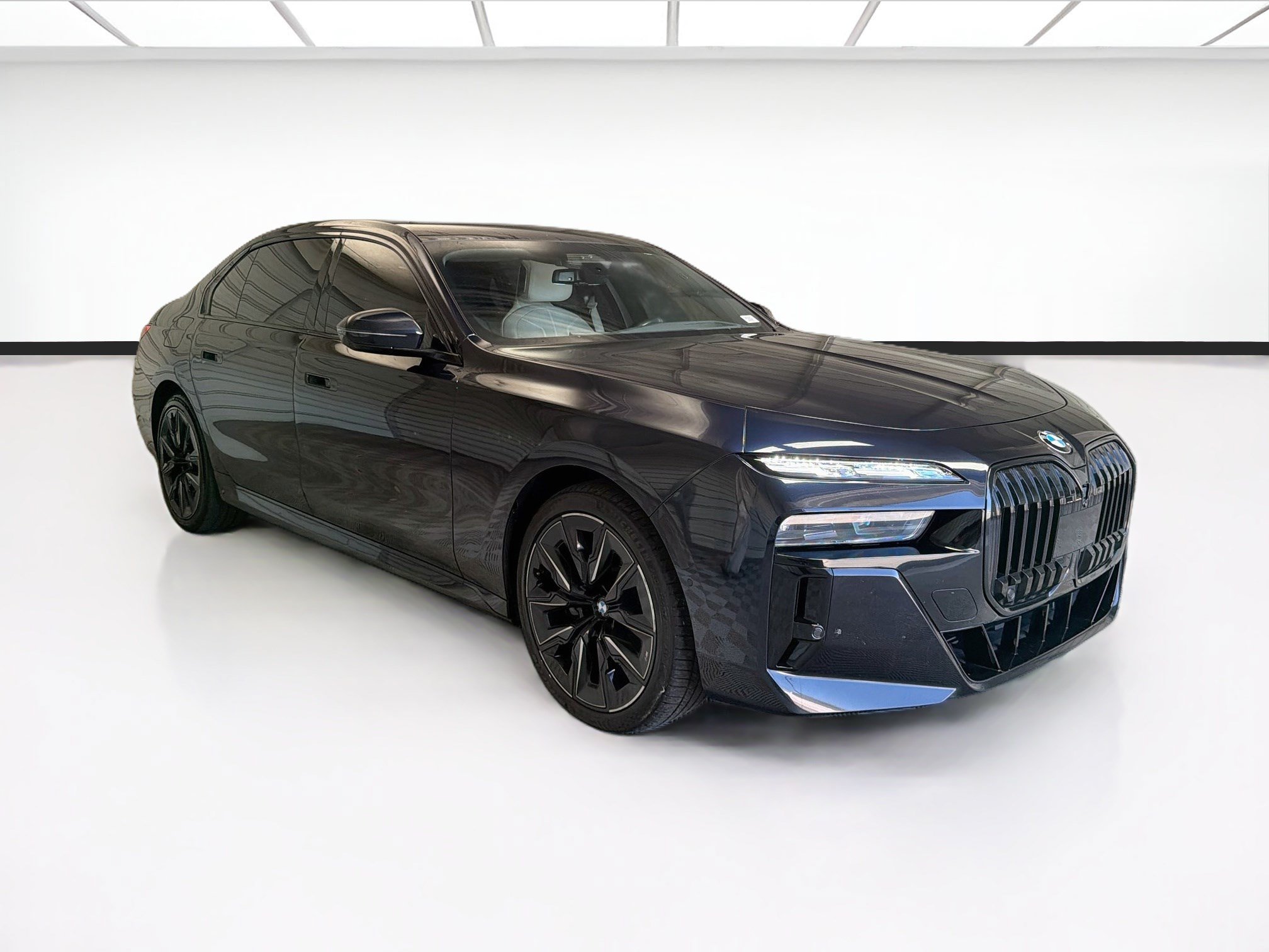 Used 2023 BMW 760i xDrive w/ Executive Package AWD/4WD image 3