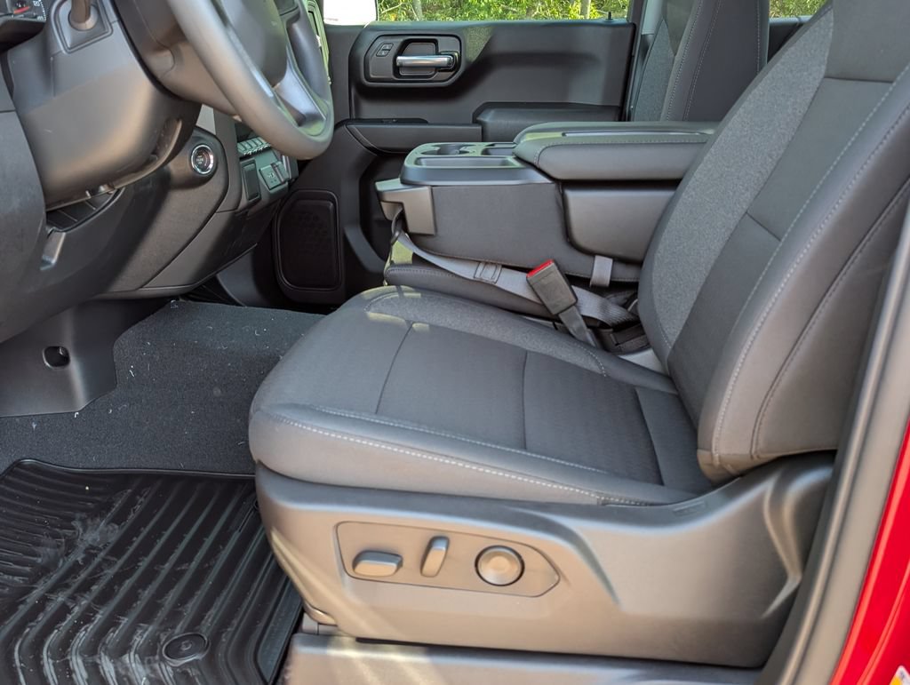 New 2026 Chevrolet Silverado 1500 Custom w/ LPO, Dark Essentials Package RWD image 9