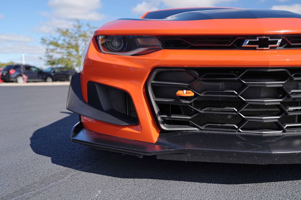 Used 2019 Chevrolet Camaro ZL1 RWD image 3