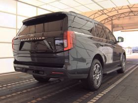 Used 2025 Ford Expedition Active AWD/4WD image 5