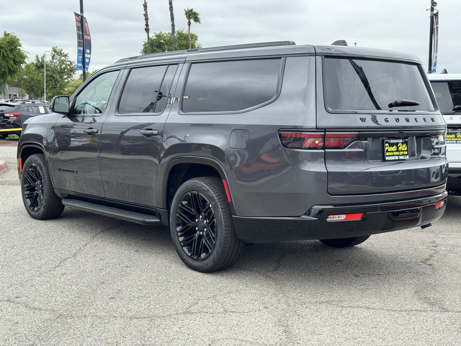 New 2025 Jeep Wagoneer L Series II w/ Premium Group I image 4