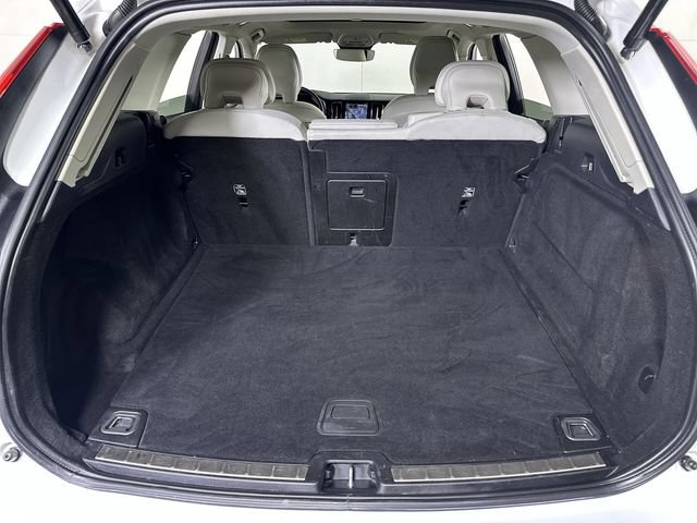 Used 2022 Volvo XC60 B5 Momentum AWD/4WD image 27