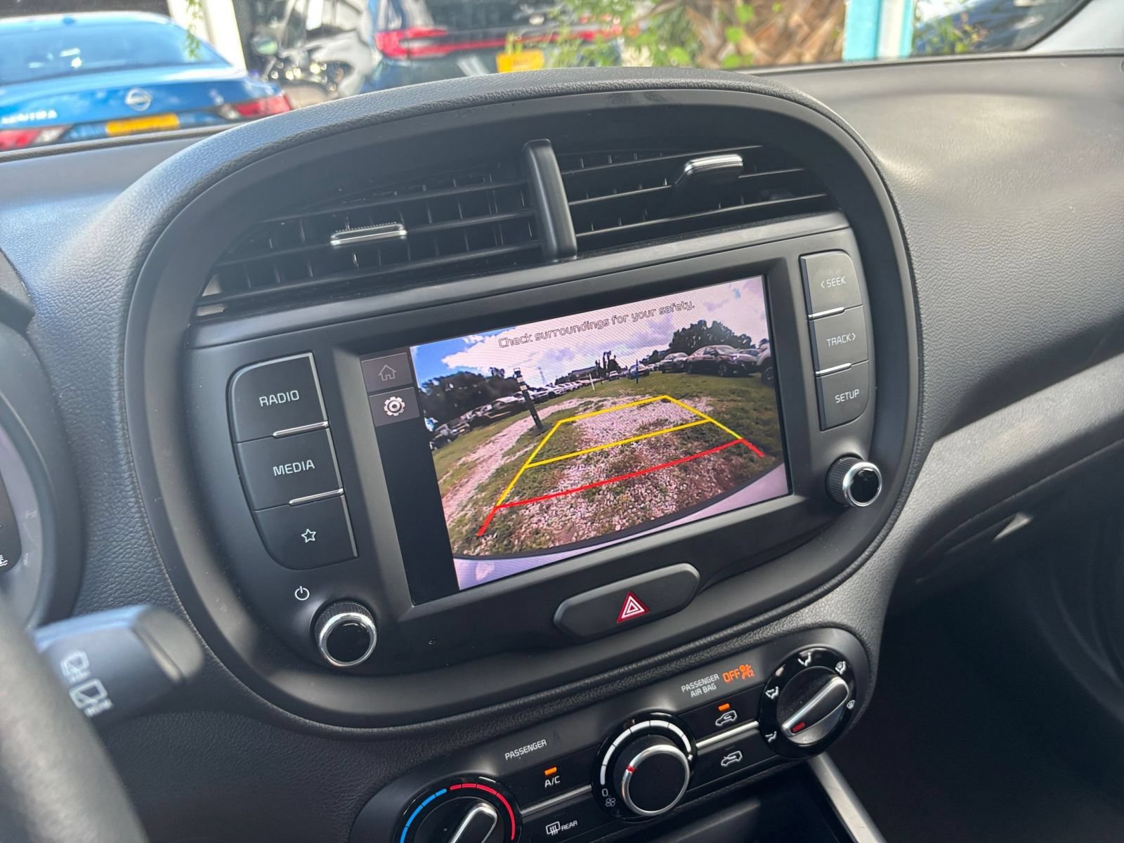 Used 2025 Kia Soul LX w/ LX Technology Package FWD image 24
