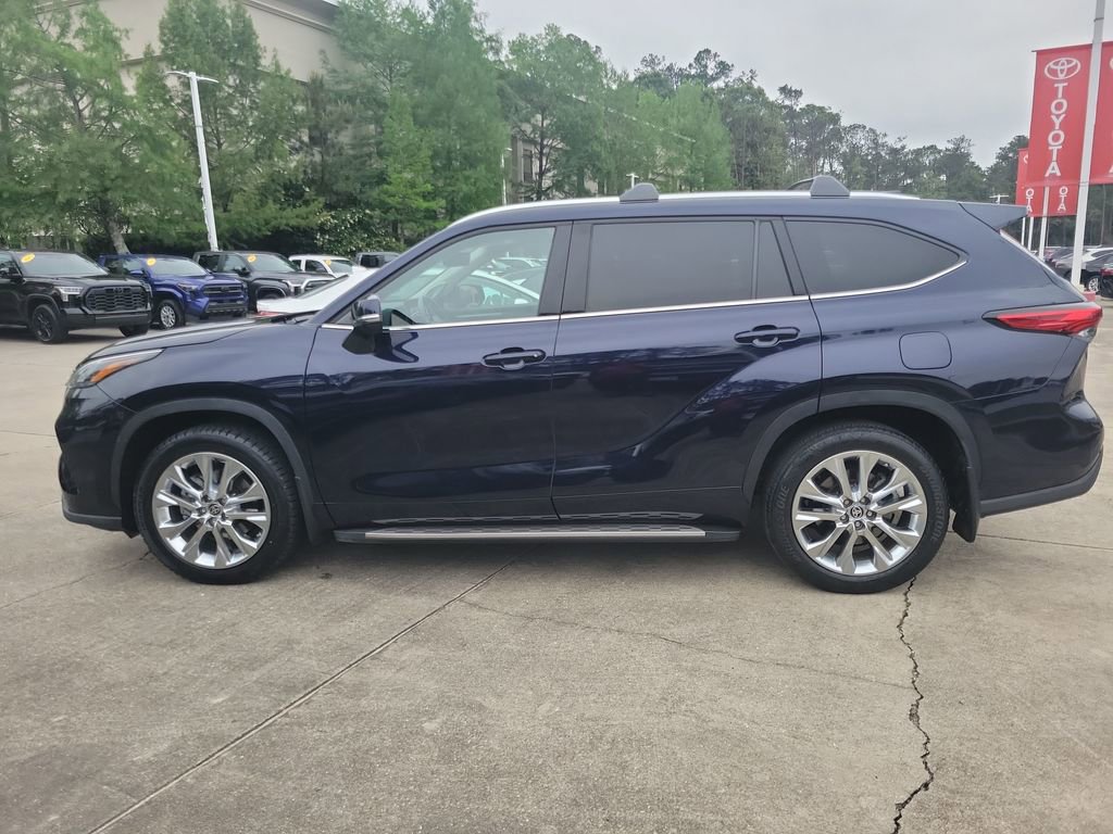 Used 2023 Toyota Highlander Limited FWD video 2