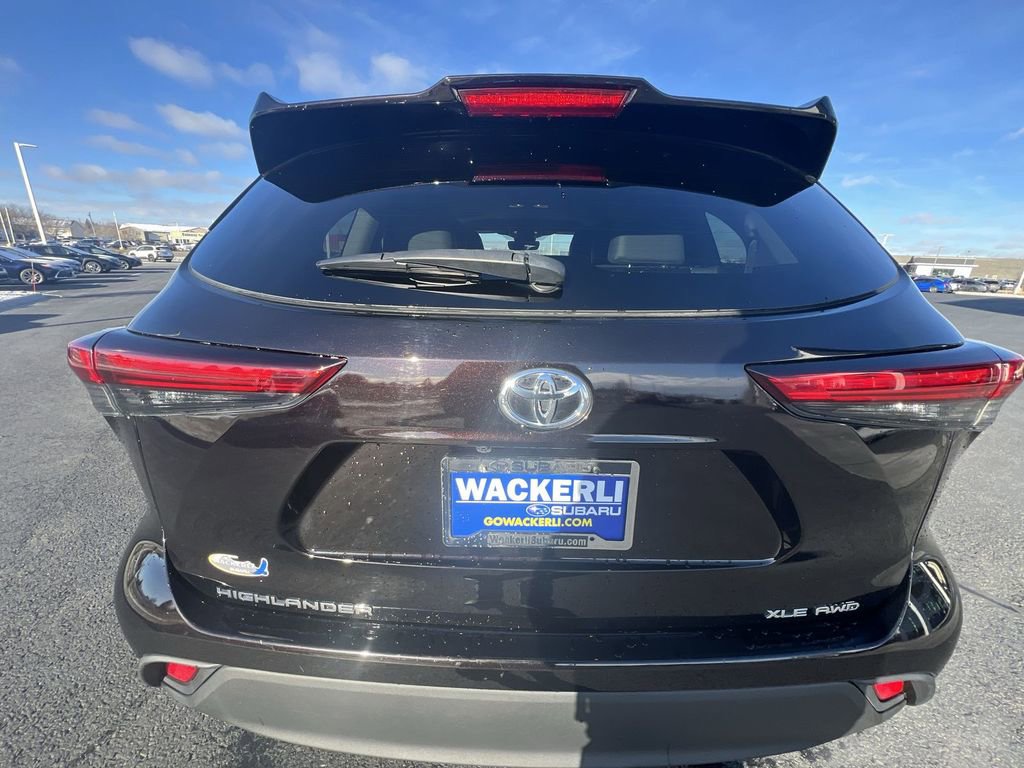 Used 2021 Toyota Highlander XLE image 32