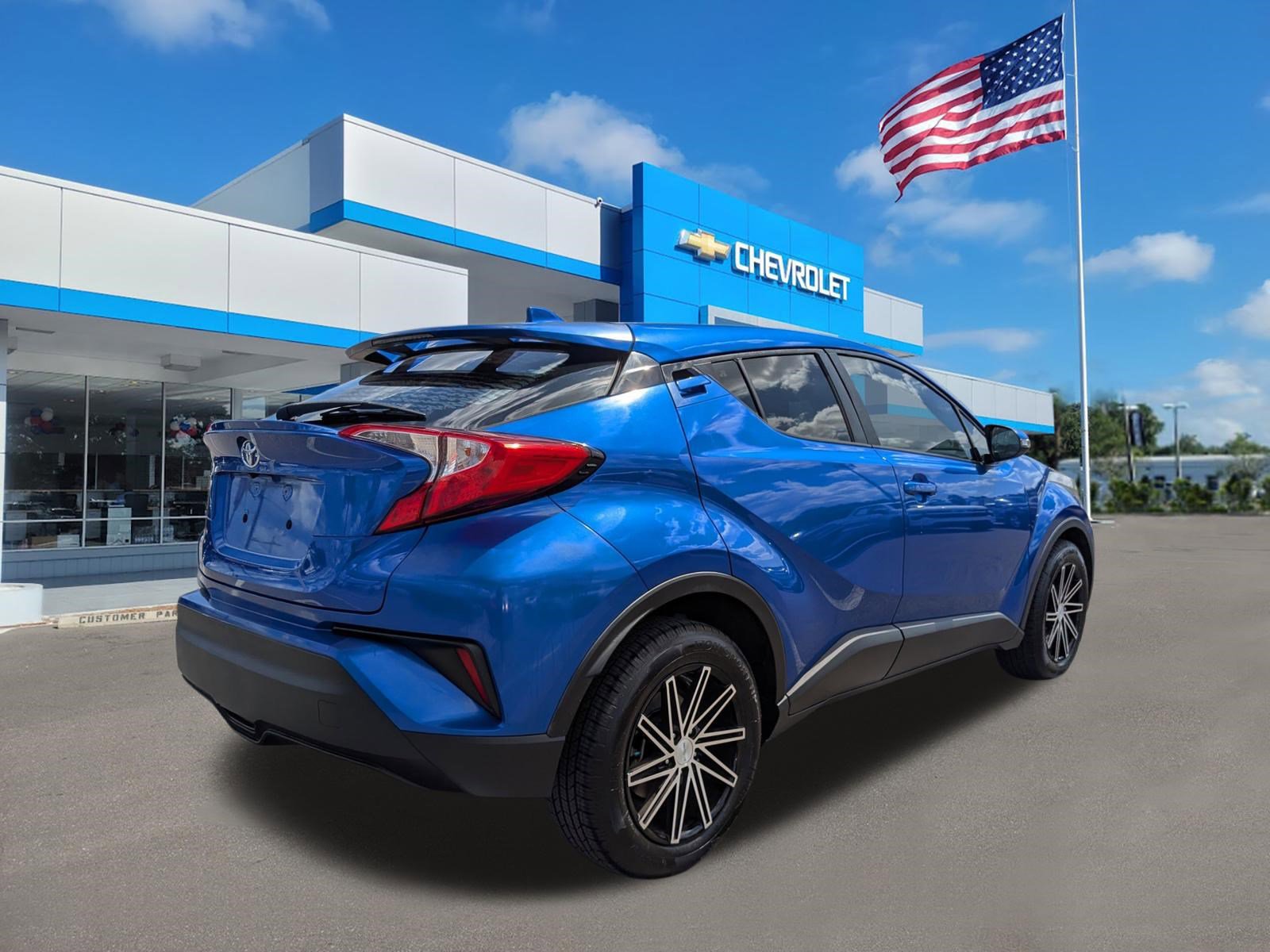 Used 2019 Toyota C-HR LE image 4