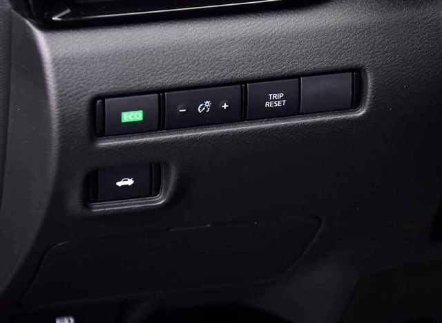 Used 2025 Nissan Sentra SR w/ SR Premium Package image 25