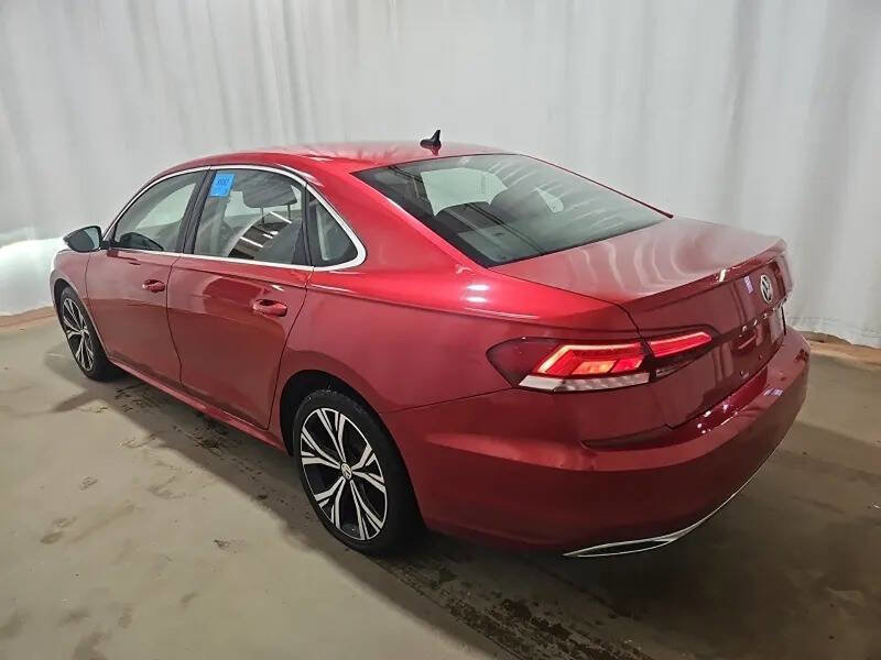 Used 2020 Volkswagen Passat 2.0T SEL image 2