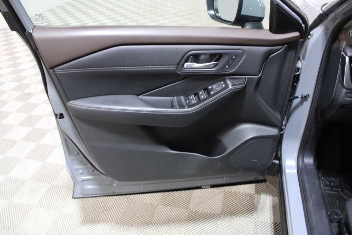 Used 2023 Nissan Rogue SL w/ SL Premium Package image 16